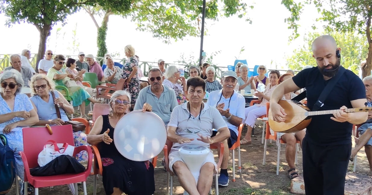 Antalya muratpasada yaslilar turkulerle bulusuyor RKA8YfqP